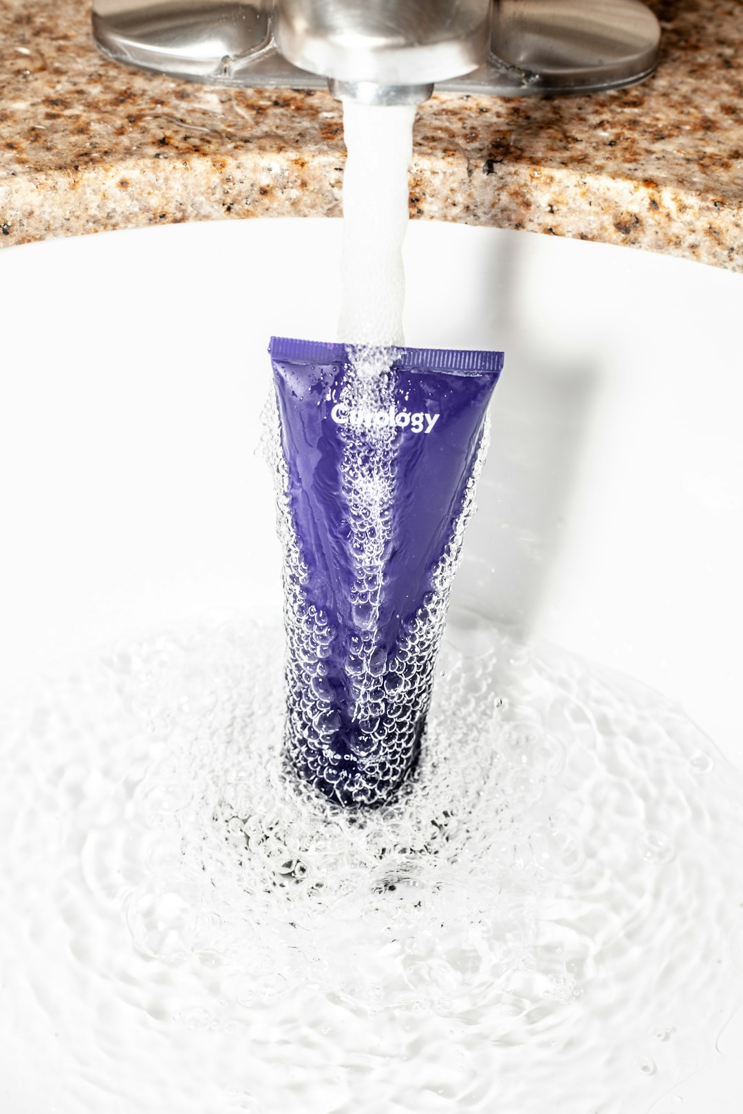 Yüzünüzü soğuk suyla mi sıcak suyla mi yikiyorsunuz Yüzünüzü soğuk suyla mi sıcak suyla mi yikiyorsunuz