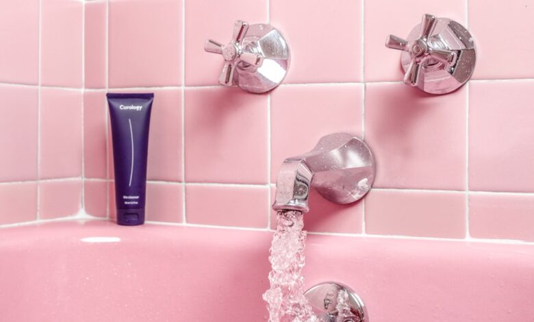 Yüzünüzü Soğuk Suyla mı Sıcak Suyla mı Yıkıyorsunuz? Cilt Bakımında Sık Yapılan Hatalar